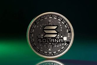 Solana Hits a Critical Support Crossroads — Chart Signals a Potential Volatility Shock