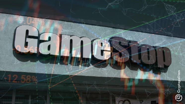 GameStop reports 14% revenue decline even as quarterly profit holds above $127 million